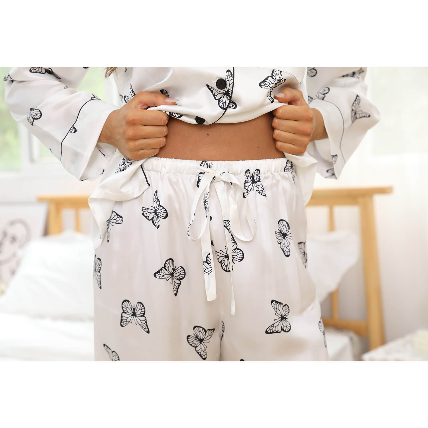 Long Butterfly Printed Silk Pajamas Set For Women White XS