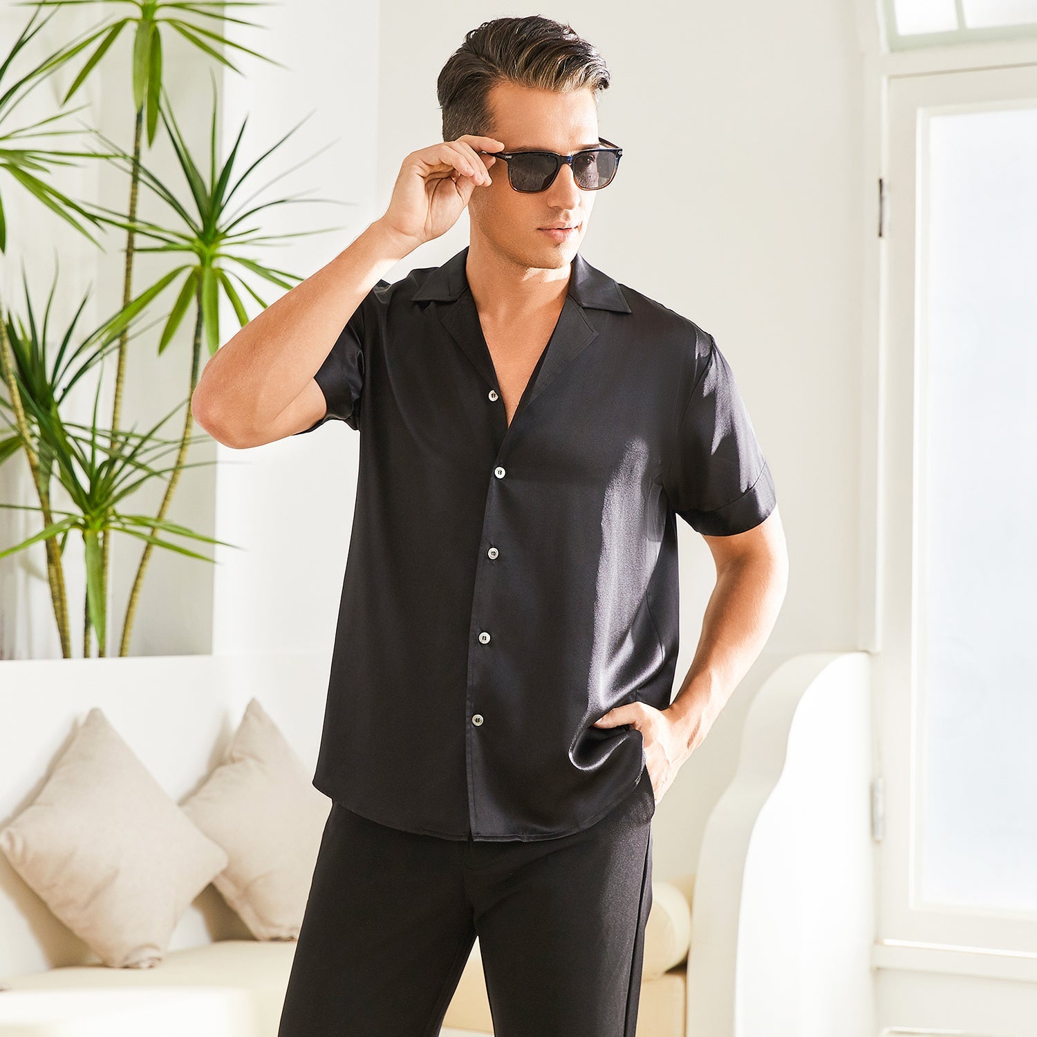 Men's Silk T-Shirt Casual Short Sleeve Silk Beach Shirt Black XS