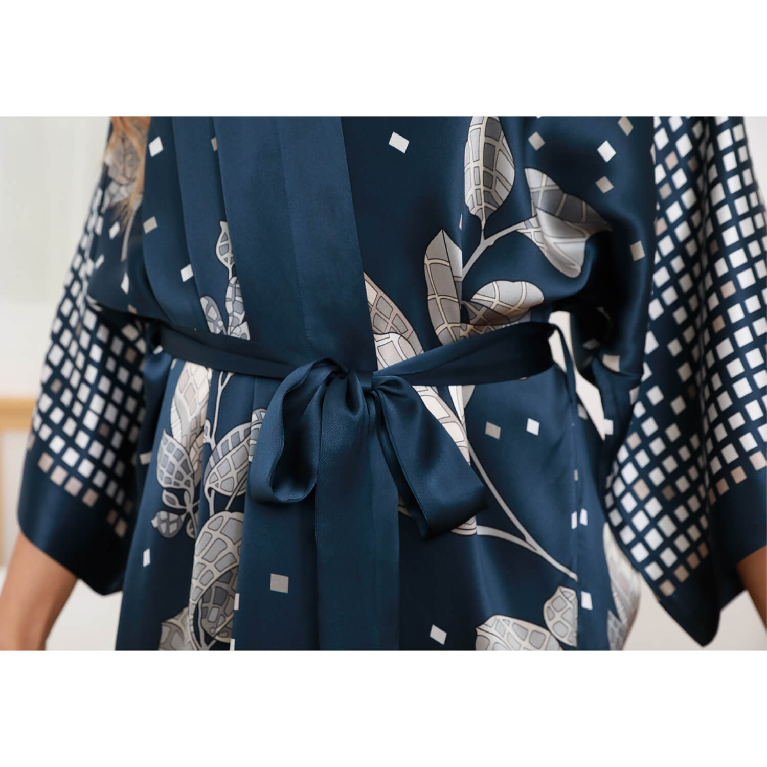 Womens Long Silk Kimono Silk Gown Geometric Floral Print Kimono Silk Black One size fits most