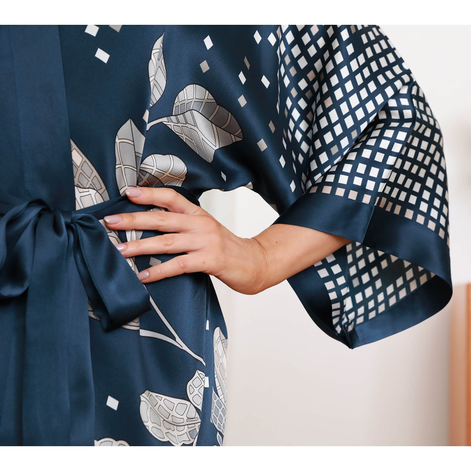 Womens Long Silk Kimono Silk Gown Geometric Floral Print Kimono Silk Black One size fits most
