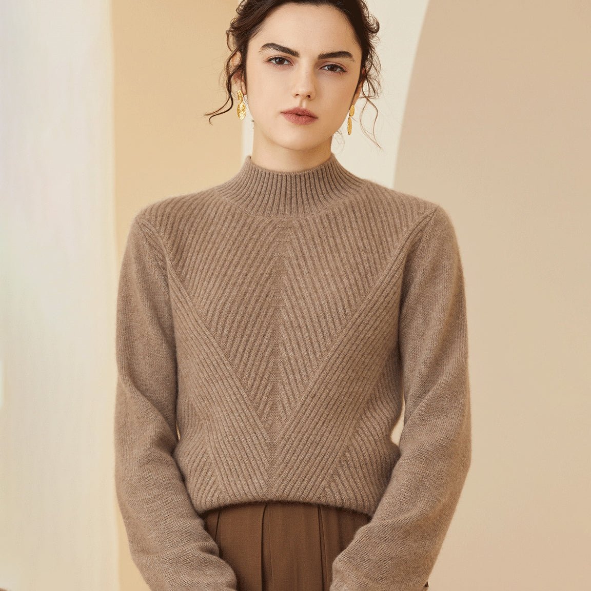 Womens Cashmere Mock Neck Sweater With Chevron Ribbed Detailing Taupe XS